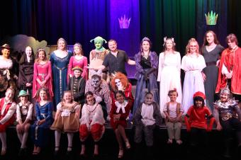 Group oimage of the Gippsland Youth Drama Workshop