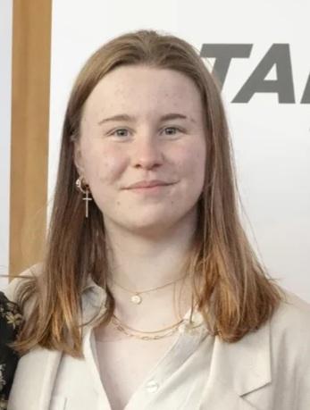 Claire Lindsay - Headshot 